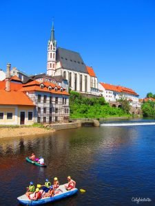 Cesky Krumlov - A Perfectly Preserved Medieval Town | Day Trip from Prague | Cities in Czech Republic to Visit | Best Places to go in Czech Republic | Day Trip from Germany | Medieval Towns in the Czech Republic | Visit Czech Republic | Czech Republic Tourism | Eastern European Cities | Eastern Europe | #VisitCzechRepublic #VisitCzechia #CeskyKrumlov #Europe - California Globetrotter
