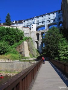 Cesky Krumlov - A Perfectly Preserved Medieval Town | Day Trip from Prague | Cities in Czech Republic to Visit | Best Places to go in Czech Republic | Day Trip from Germany | Medieval Towns in the Czech Republic | Visit Czech Republic | Czech Republic Tourism | Eastern European Cities | Eastern Europe | #VisitCzechRepublic #VisitCzechia #CeskyKrumlov #Europe - California Globetrotter
