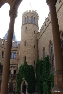Burg Hohenzollern | Castles in Germany | German Castles | Castles in Baden-Württemberg | Castles in Southern Germany | Southern Germany Castles | Top Places to Visit in Germany | Cool Castles in Germany | Difference between Burg or Schloss? | Beautiful Castles in Germany | #BurgHohenzollern #BadenWürttemberg #Germany #GermanCastles - California Globetrotter
