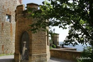 Burg Hohenzollern | Castles in Germany | German Castles | Castles in Baden-Württemberg | Castles in Southern Germany | Southern Germany Castles | Top Places to Visit in Germany | Cool Castles in Germany | Difference between Burg or Schloss? | Beautiful Castles in Germany | #BurgHohenzollern #BadenWürttemberg #Germany #GermanCastles - California Globetrotter