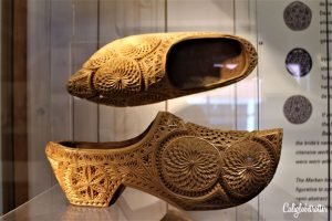 Zaanse Schans: Windmills, Clogs & Cheese | Traditional Dutch Windmills | Easy Day Trip from Amsterdam | Best Places to visit in the Netherlands | Holland Travel | Dutch Windmill Village | Dutch Cheese | Best Places to Visit in Europe | #ZaanseSchans #Netherlands #Holland - California Globetrotter