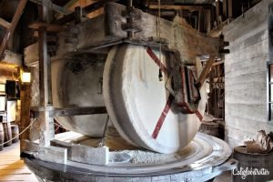 Zaanse Schans: Windmills, Clogs & Cheese | Traditional Dutch Windmills | Easy Day Trip from Amsterdam | Best Places to visit in the Netherlands | Holland Travel | Dutch Windmill Village | Dutch Cheese | Best Places to Visit in Europe | #ZaanseSchans #Netherlands #Holland - California Globetrotter