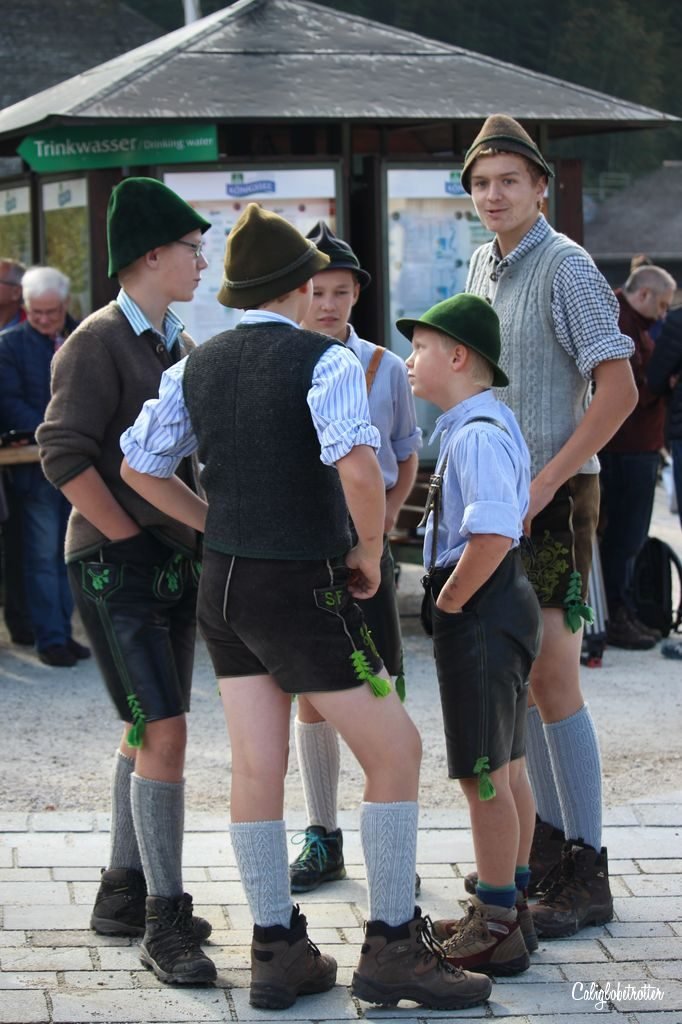 Königssee Almabtrieb | Things to do in Germany in Autumn | Bavarian Traditions in the Fall | Alpine Traditions in Germany | Returning of the Cows Headdress Celebration | Kranzkuh | Traditional Lederhosen & Dirndl | Best Things to do in Fall in the Alps | Bavarian Alps Traditions | #Königssee #Berchtesgaden #Bavaria #Germany #Europe - California Globetrotter