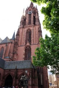5 QUICK Things to do in Frankfurt | Layover in Frankfurt | How to get to Frankfurt from Frankfurt Airport | Frankfurt Layover | Sights to see in Frankfurt | Main Attractions in Frankfurt | Frankfurt City Center | #Frankfurt #Hesse #Germany #Layover - California Globetrotter