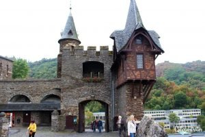 Cochem & the Reichsburg Castle | Mosel Valley Attractions | What to do in the Mosel Valley | Cochem Travel Guide | What to do in Cochem | Unique German Castles | Castles in Germany | Autumn in Germany | Top Places to Visit in Germany | #Cochem #Germany #GermanCastles - California Globetrotter