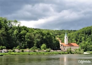 The ULTIMATE List of Day Trips from Munich - Schloss Neuschwanstein - The Disney Castle - Bavaria, Germany - Cities Near Munich to Visit - Weekend Trips from Munich - Best day Trips from Munich - European Cities Near Munich - California Globetrotter