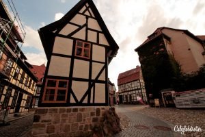 Quedlinburg: A Medieval Half-Timbered Town in the Harz | Saxony-Anhalt, Germany | Cute German Towns | Fairy Tale German Towns | Northern Germany Cities to Visit | Half-timbered Towns in Germany | Medieval Towns in Germany | Romantic Towns in Germany | Best Towns in Germany | Small Towns in Germany | Northern Germany Towns | Where to go in Northern Germany | #Quedlinburg #SaxonyAnhalt #NorthernGermany #halftimbered - California Globetrotter