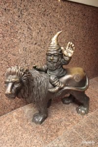 The Dwarfs of Wroclaw - The Gnomes of Wroclaw - Hunting for Dwarfs in Wroclaw - Krasnal - Wroclaw, Poland - Things to do in Wroclaw - Family friendly activities in Wroclaw - Things to do with kids in Wroclaw - California Globetrotter
