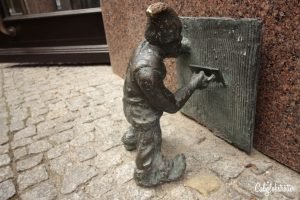 The Dwarfs of Wroclaw - The Gnomes of Wroclaw - Hunting for Dwarfs in Wroclaw - Krasnal - Wroclaw, Poland - Things to do in Wroclaw - Family friendly activities in Wroclaw - Things to do with kids in Wroclaw - California Globetrotter