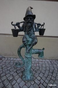 The Dwarfs of Wroclaw - The Gnomes of Wroclaw - Hunting for Dwarfs in Wroclaw - Krasnal - Wroclaw, Poland - Things to do in Wroclaw - Family friendly activities in Wroclaw - Things to do with kids in Wroclaw - California Globetrotter