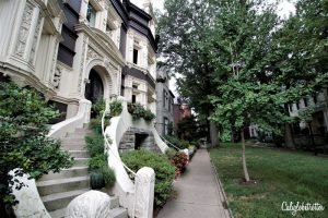 Old Louisville Victorian Homes | Downtown Louisville City Guide | Neighborhood Guide to Louisville, Kentucky | Street art in Louisville | Bars & Restaurants in Louisville | What to do in Louisville, KY | Explore like a Local | The Coolest Part of Louisville | Kentucky Bourbon Trail | #Louisville #Kentucky #USATravel - California Globetrotter