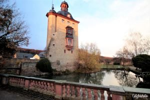 Christmas Wine Tasting & Tour with Bottle Stops | Schloss Vollrads Weihnachtsmarkt | Christmas Market at Castle Vollrads | Vineyards & Wineries in Germany | Wine Tasting & Pairing | Wine Tours in Germany | German Wine Tours | Rhein River Wine Tours & Tastings | #Rhein #RheinWine #Germany - California Globetrotter
