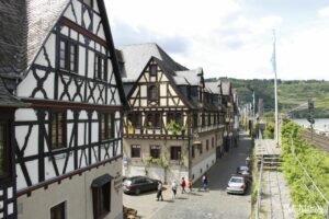 Exploring the Romantic Rhein Route in Germany | Oberwesel | Rhein Wine | Rhein Wineries to Visit | Town to Visit along the Rhein River | Romantic Rhine Valley Travel | Vineyards along the Rhein River | Castles on the Rhein River | Things to do in Germany | Best of Germany to Visit | Things to do on the Rhein River | Wine Tasting on the Rhein - California Globetrotter